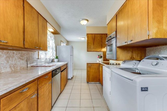 2834 S Laura St, Wichita, KS 67216