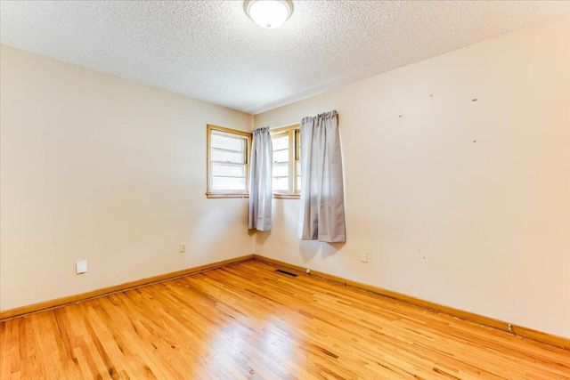 2834 S Laura St, Wichita, KS 67216