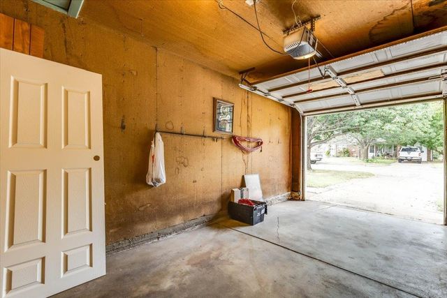 2834 S Laura St, Wichita, KS 67216