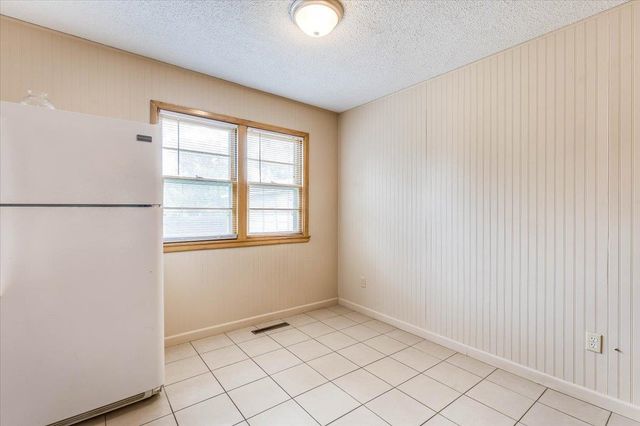 2834 S Laura St, Wichita, KS 67216