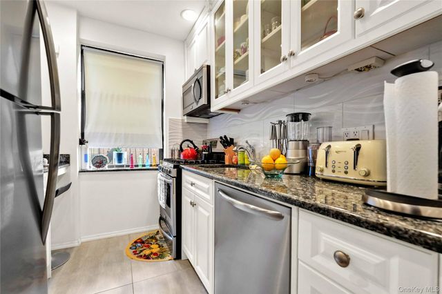 141-09 28th Avenue 6D, Flushing, NY 11354