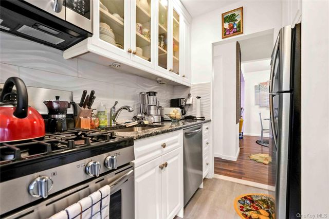 141-09 28th Avenue 6D, Flushing, NY 11354