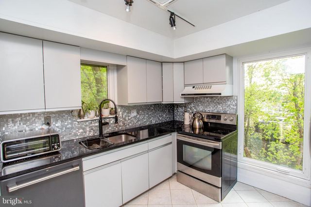 120 SWAN ST, Lambertville, NJ 08530