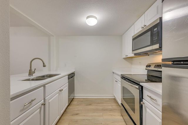 1208 Hollow Creek 105, Austin, TX 78704