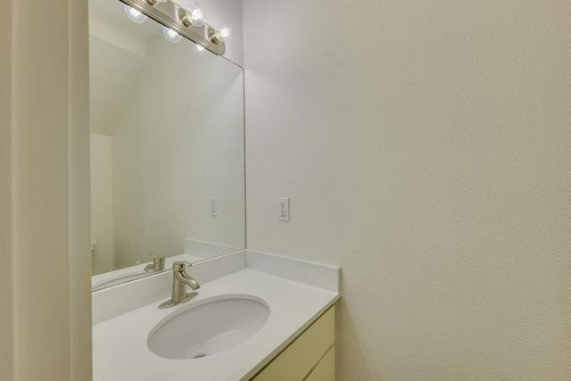 1208 Hollow Creek 105, Austin, TX 78704