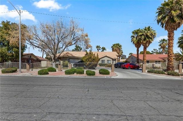 4300 Del Monte Avenue, Las Vegas, NV 89102