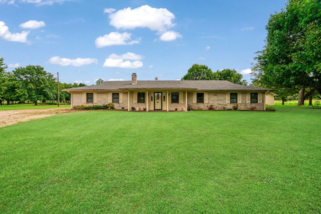 6951 Farm Road 1499, Sumner, TX 75486