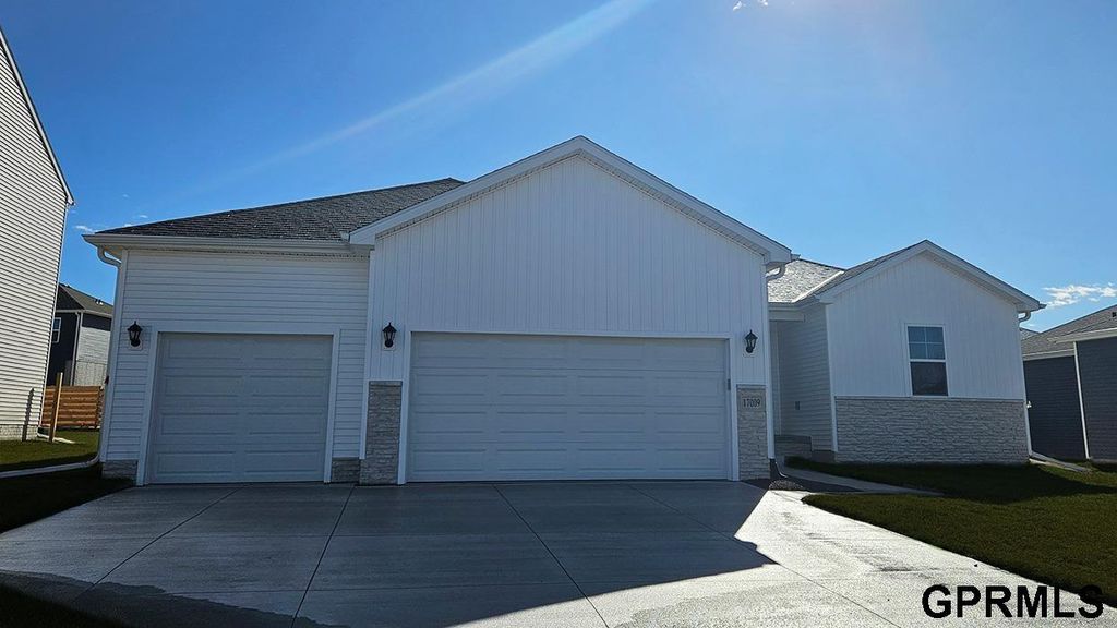 17049 Craig Street, Bennington, NE 68007