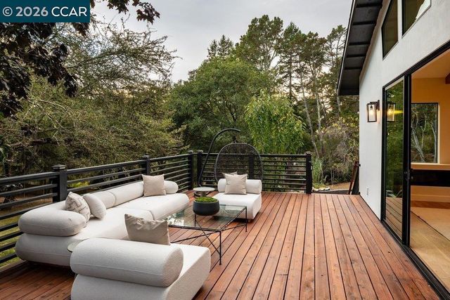 13555 Skyline Blvd, Oakland, CA 94619
