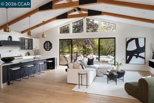 13555 Skyline Blvd, Oakland, CA 94619