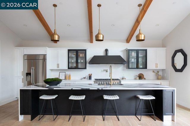 13555 Skyline Blvd, Oakland, CA 94619