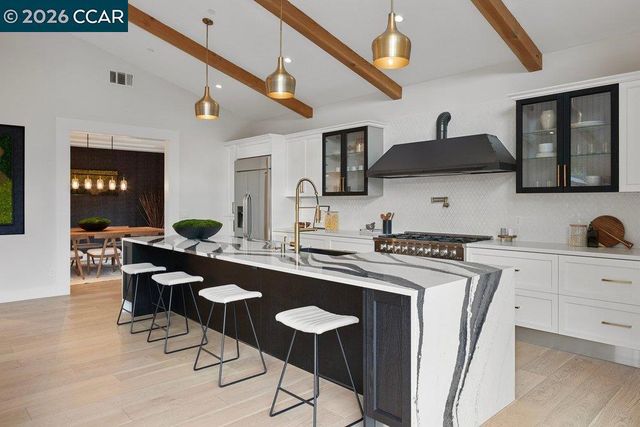 13555 Skyline Blvd, Oakland, CA 94619