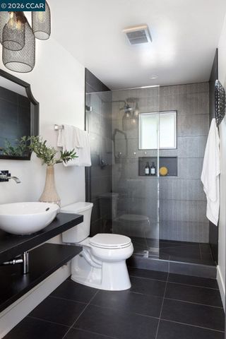 13555 Skyline Blvd, Oakland, CA 94619