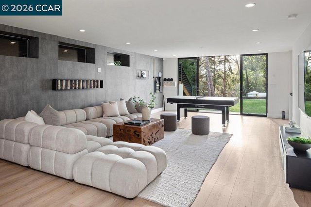 13555 Skyline Blvd, Oakland, CA 94619