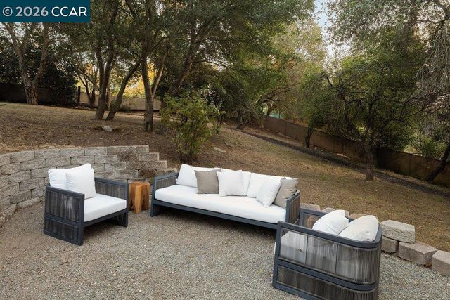 13555 Skyline Blvd, Oakland, CA 94619