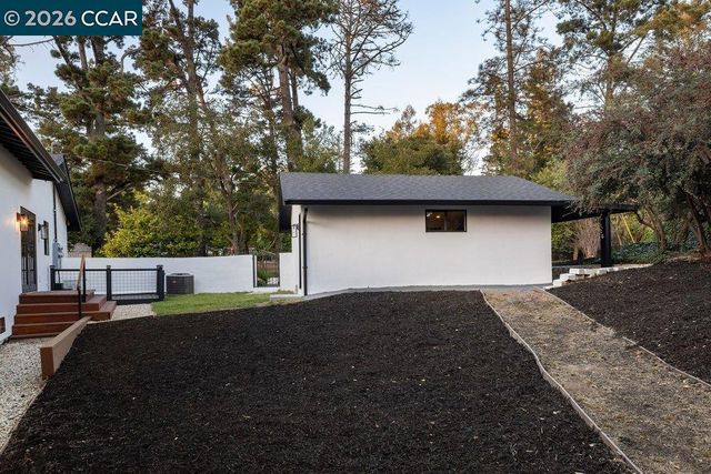 13555 Skyline Blvd, Oakland, CA 94619