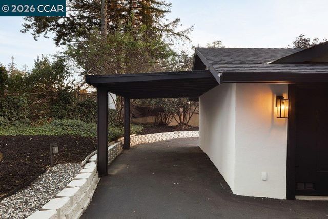 13555 Skyline Blvd, Oakland, CA 94619