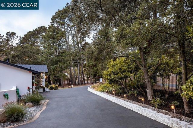 13555 Skyline Blvd, Oakland, CA 94619