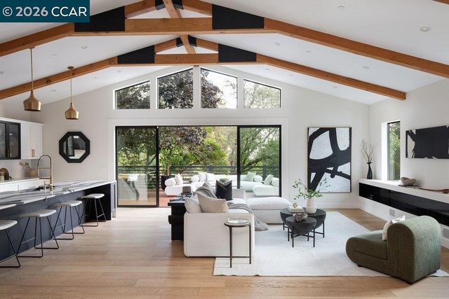 13555 Skyline Blvd, Oakland, CA 94619