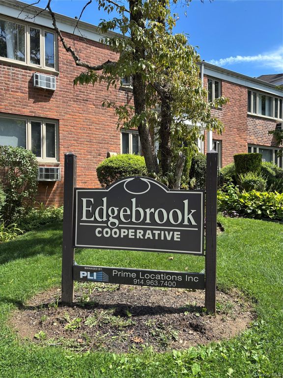40 Lawrence Drive D, White Plains, NY 10603 — exterior