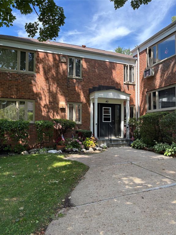 40 Lawrence Drive D, White Plains, NY 10603 — photo 4