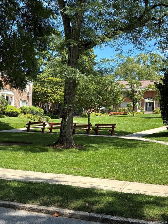 40 Lawrence Drive D, White Plains, NY 10603 — photo 5