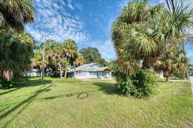 1040 BROADWAY, Dunedin, FL 34698