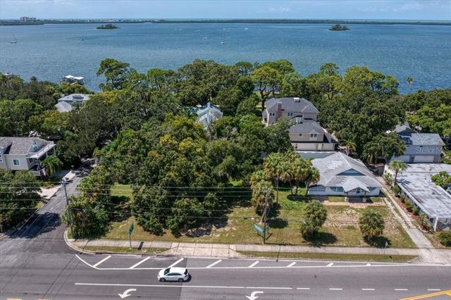1040 BROADWAY, Dunedin, FL 34698