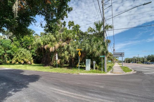 1040 BROADWAY, Dunedin, FL 34698
