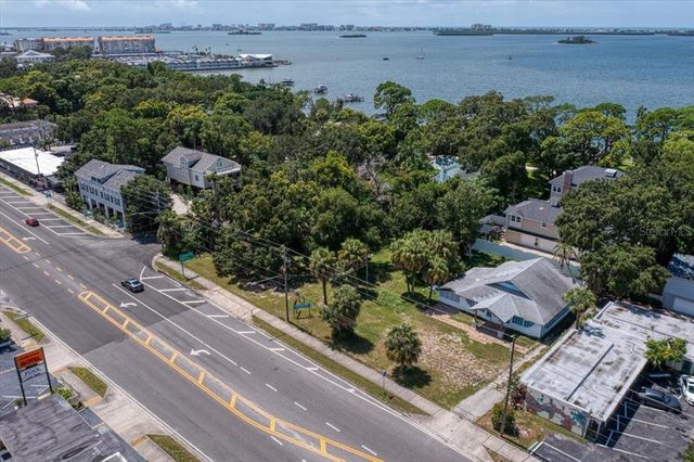 1040 BROADWAY, Dunedin, FL 34698