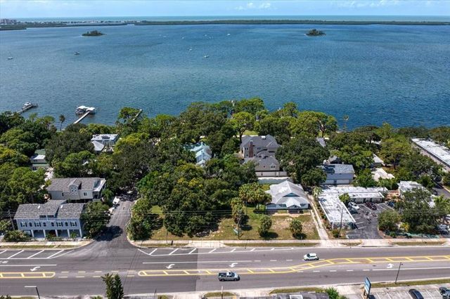 1040 BROADWAY, Dunedin, FL 34698