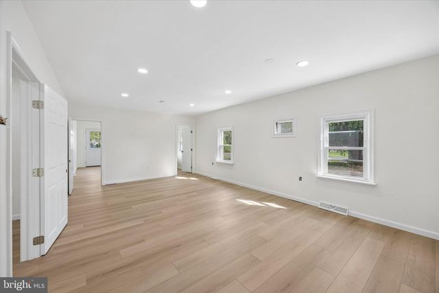 102 BRISTOL OXFORD VALLEY RD, Langhorne, PA 19047