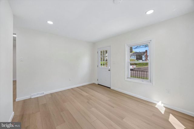 102 BRISTOL OXFORD VALLEY RD, Langhorne, PA 19047