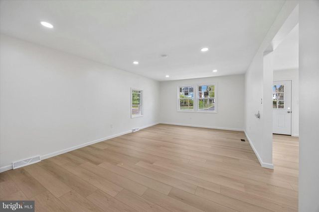 102 BRISTOL OXFORD VALLEY RD, Langhorne, PA 19047
