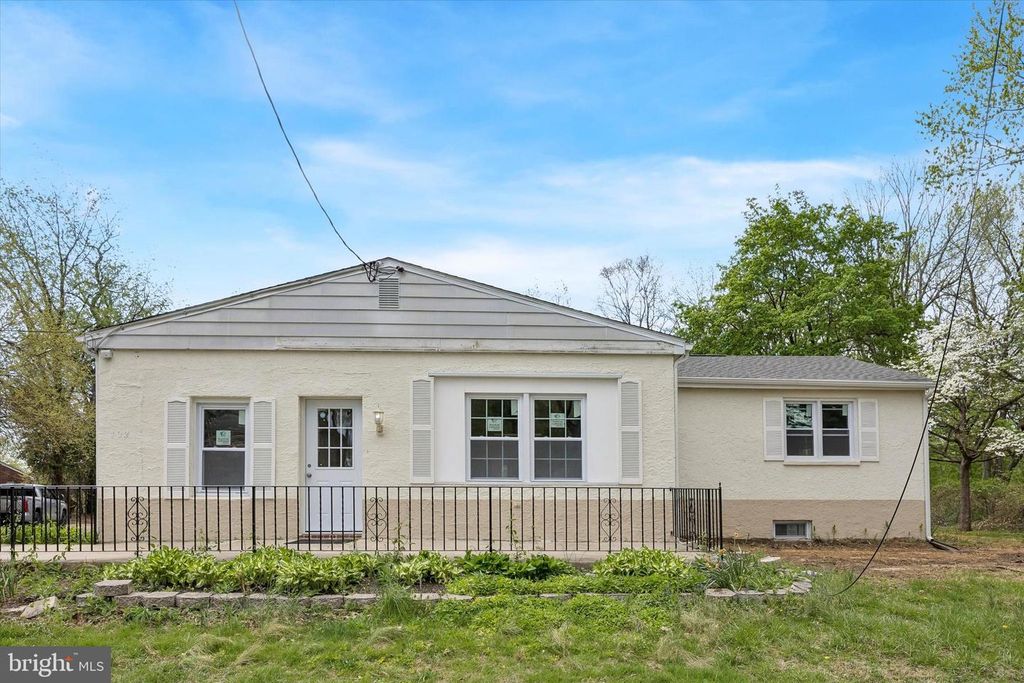 102 BRISTOL OXFORD VALLEY RD, Langhorne, PA 19047