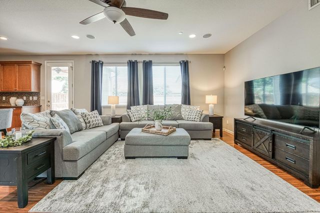 3727 Chessa Lane, Clovis, CA 93619