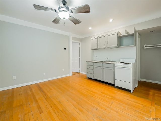 3170 Dixie Highway D, Waterford, MI 48328