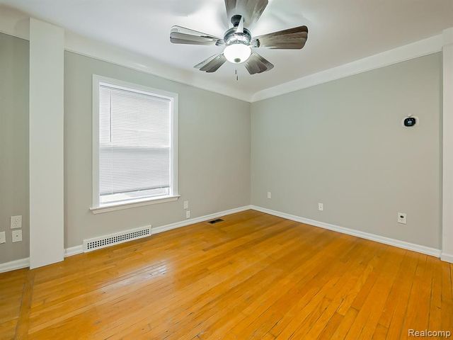 3170 Dixie Highway D, Waterford, MI 48328