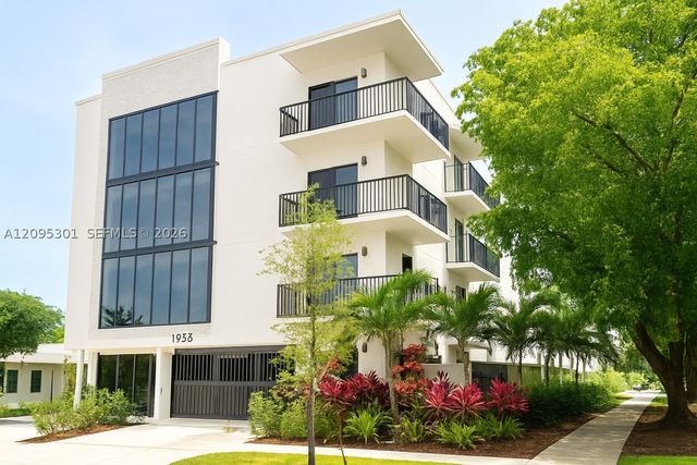 1950 Fletcher St 302, Hollywood, FL 33020