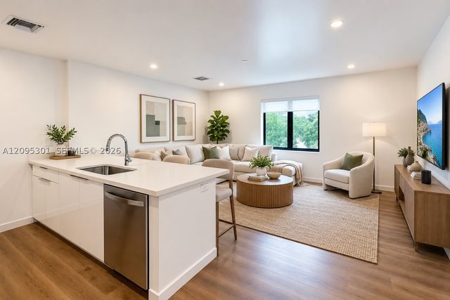 1950 Fletcher St 302, Hollywood, FL 33020