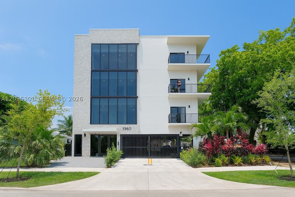 1950 Fletcher St 302, Hollywood, FL 33020