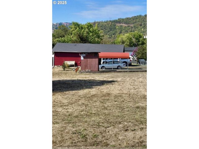 150 BUENA VISTA Ln, Roseburg, OR 97471