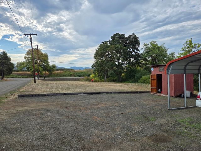 150 BUENA VISTA Ln, Roseburg, OR 97471