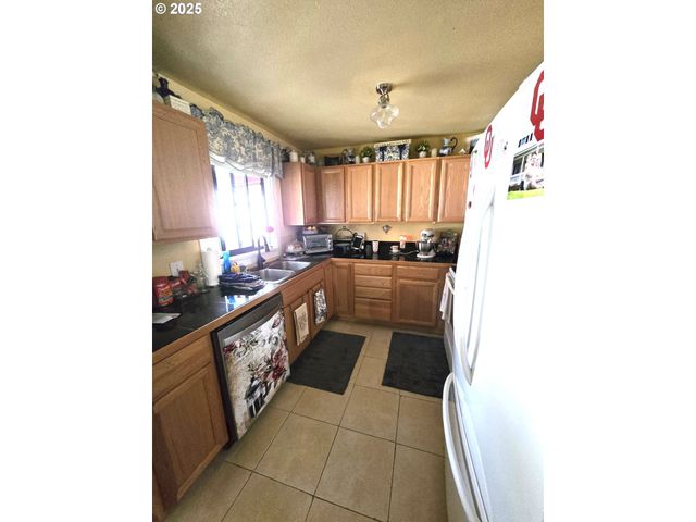 150 BUENA VISTA Ln, Roseburg, OR 97471