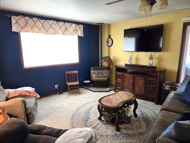 150 BUENA VISTA Ln, Roseburg, OR 97471