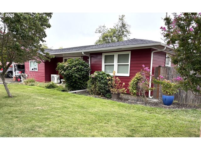 150 BUENA VISTA Ln, Roseburg, OR 97471