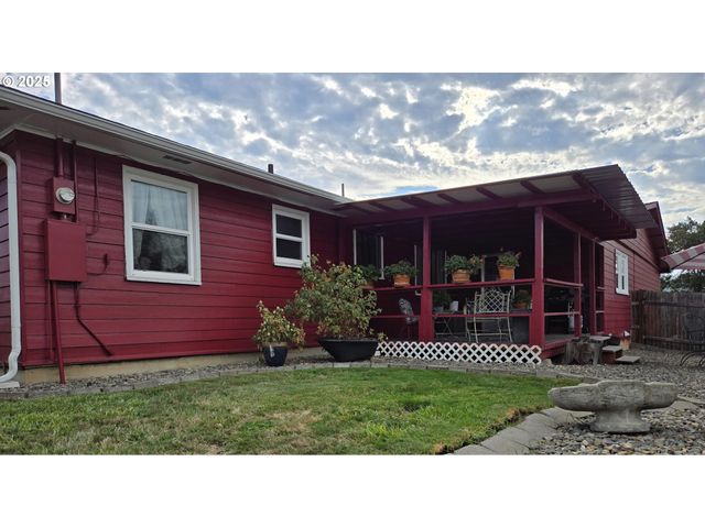 150 BUENA VISTA Ln, Roseburg, OR 97471