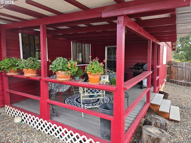 150 BUENA VISTA Ln, Roseburg, OR 97471