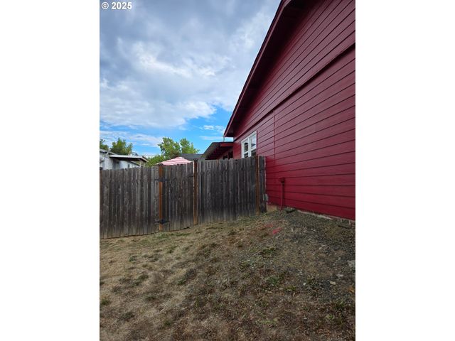 150 BUENA VISTA Ln, Roseburg, OR 97471