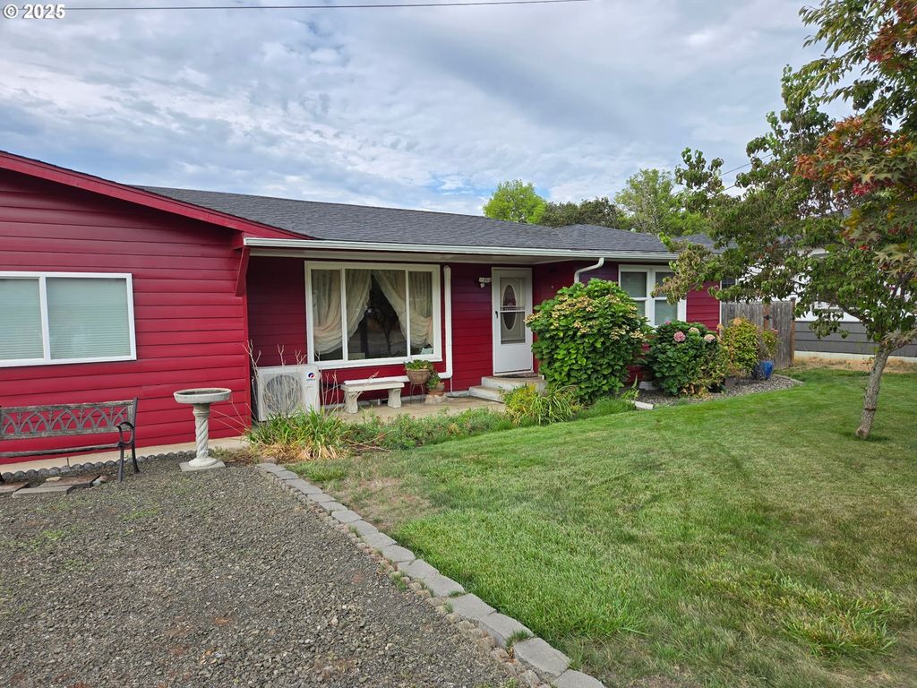 150 BUENA VISTA Ln, Roseburg, OR 97471